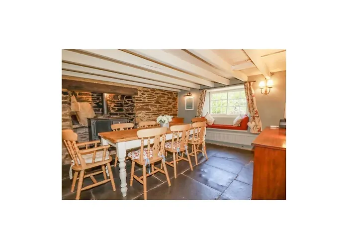 Meadowside Cottage, Characterful Grade 2 Listed Cottage Near To Wadebridge And Padstow