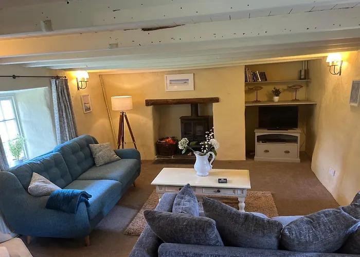 Meadowside Cottage, Characterful Grade 2 Listed Cottage Near To Wadebridge And Padstow