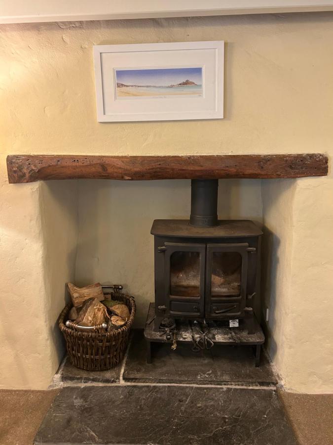 Meadowside Cottage, Characterful Grade 2 Listed Near To And Padstow Holiday home Wadebridge
