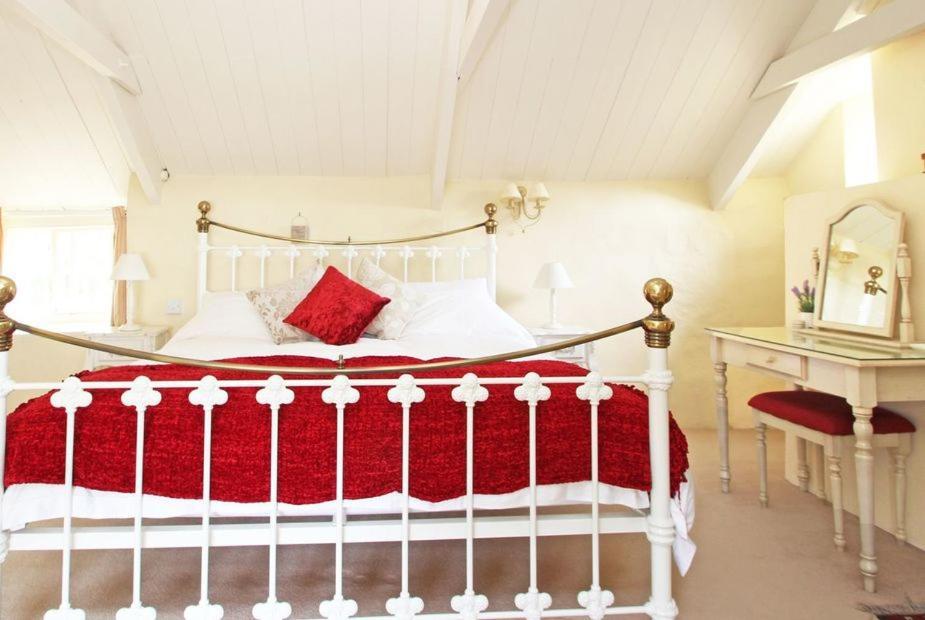 Holiday home Meadowside Cottage, Characterful Grade 2 Listed Near To And Padstow *