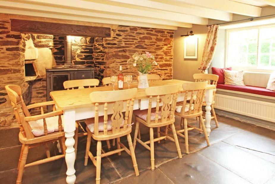 Meadowside Cottage, Characterful Grade 2 Listed Near To And Padstow * Wadebridge
