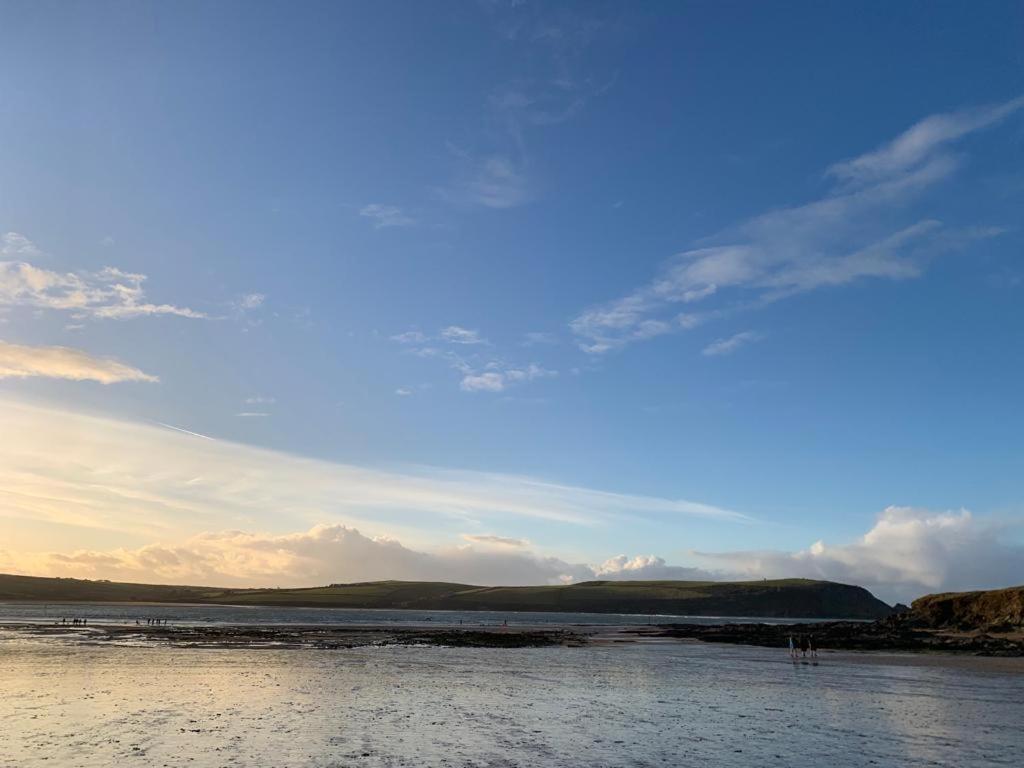 Meadowside Cottage, Characterful Grade 2 Listed Near To And Padstow
