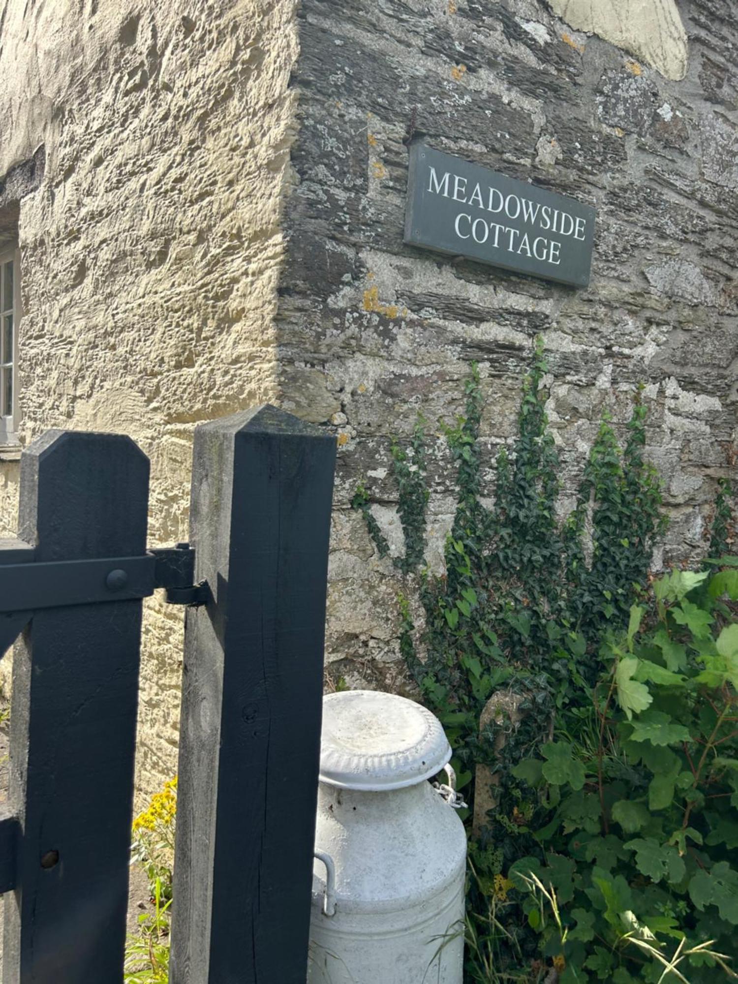 Meadowside Cottage, Characterful Grade 2 Listed Near To And Padstow