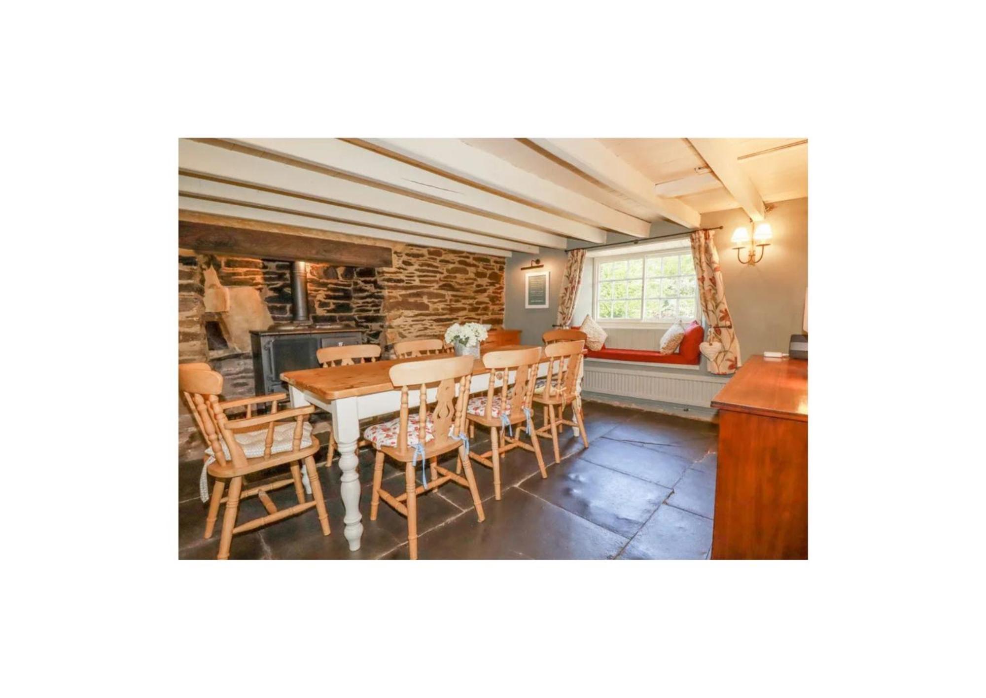 Holiday home Meadowside Cottage, Characterful Grade 2 Listed Near To And Padstow *