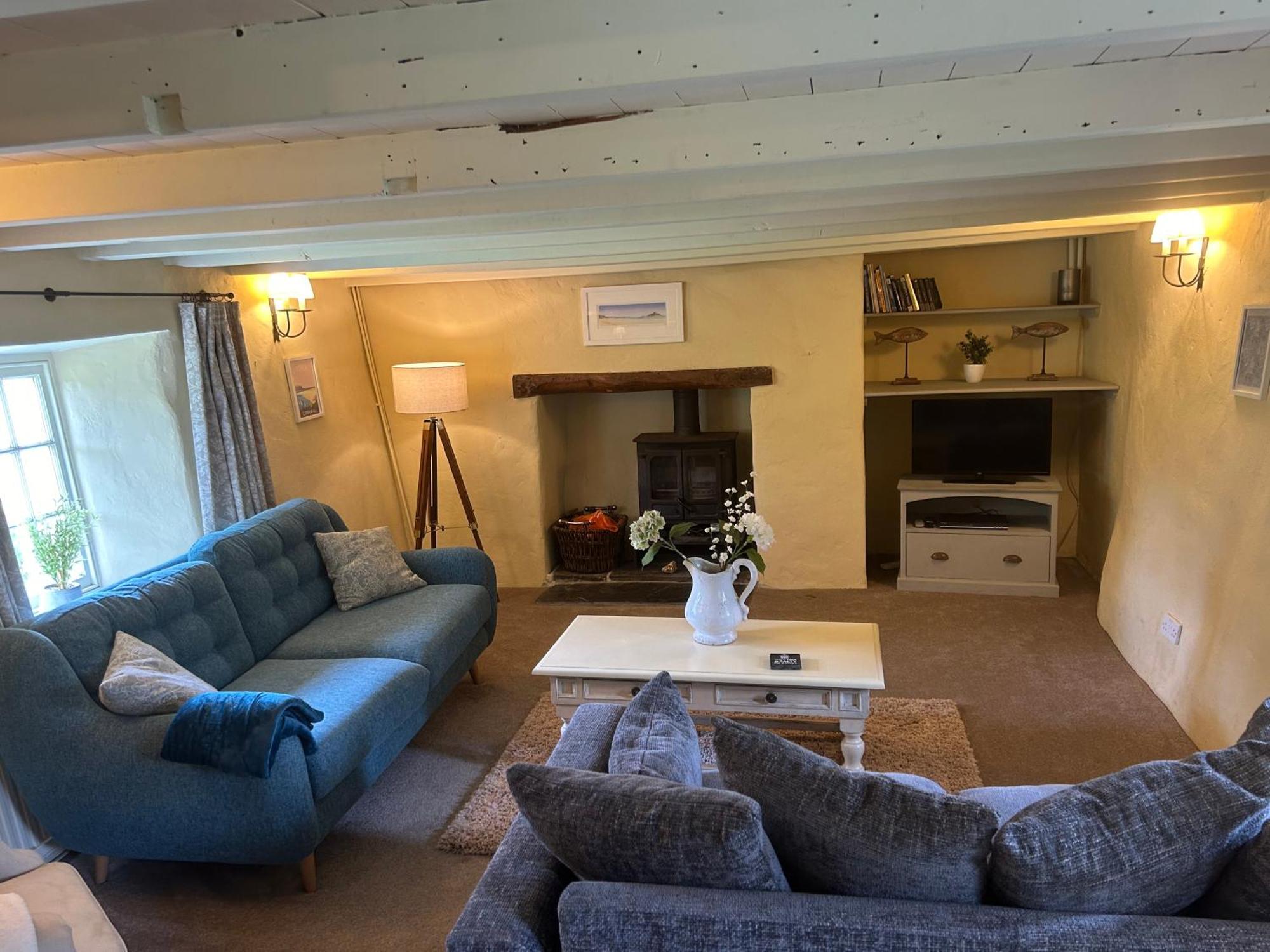 Meadowside Cottage, Characterful Grade 2 Listed Near To And Padstow
