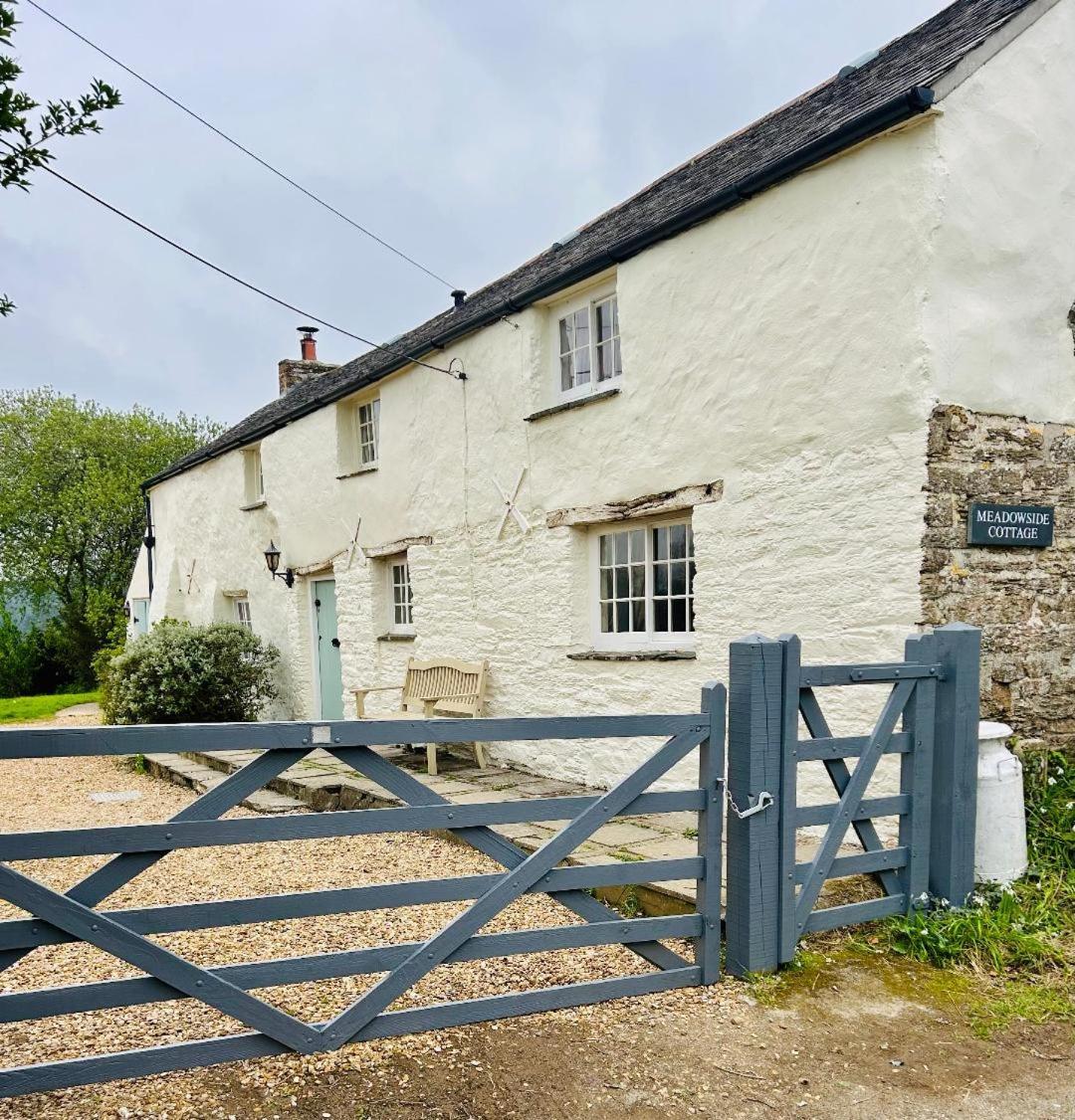 Meadowside Cottage, Characterful Grade 2 Listed Near To And Padstow *